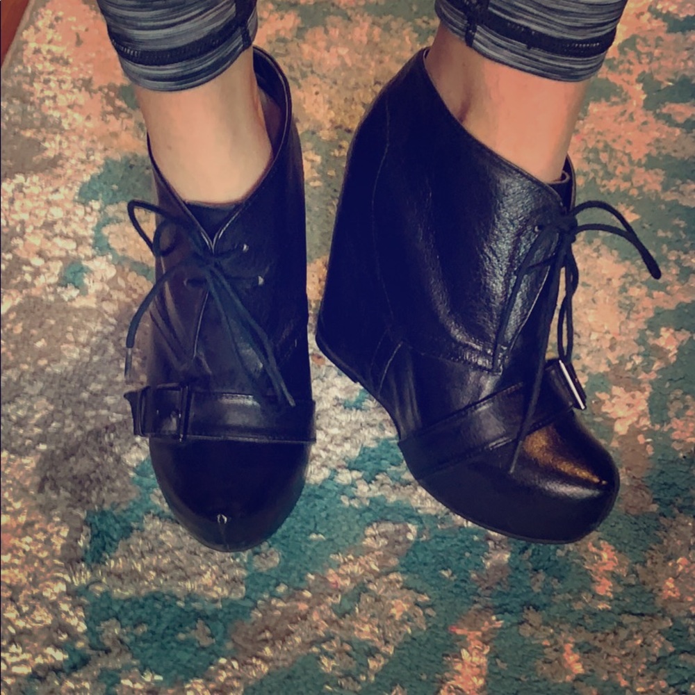 Steve Madden | black leather platform booties